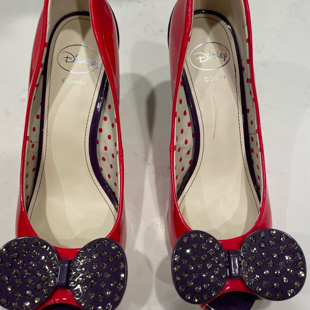Women’s Disney shoes size 7